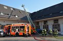 Feuer 3 Dachstuhlbrand Koeln Rath Heumar Gut Maarhausen Eilerstr P235